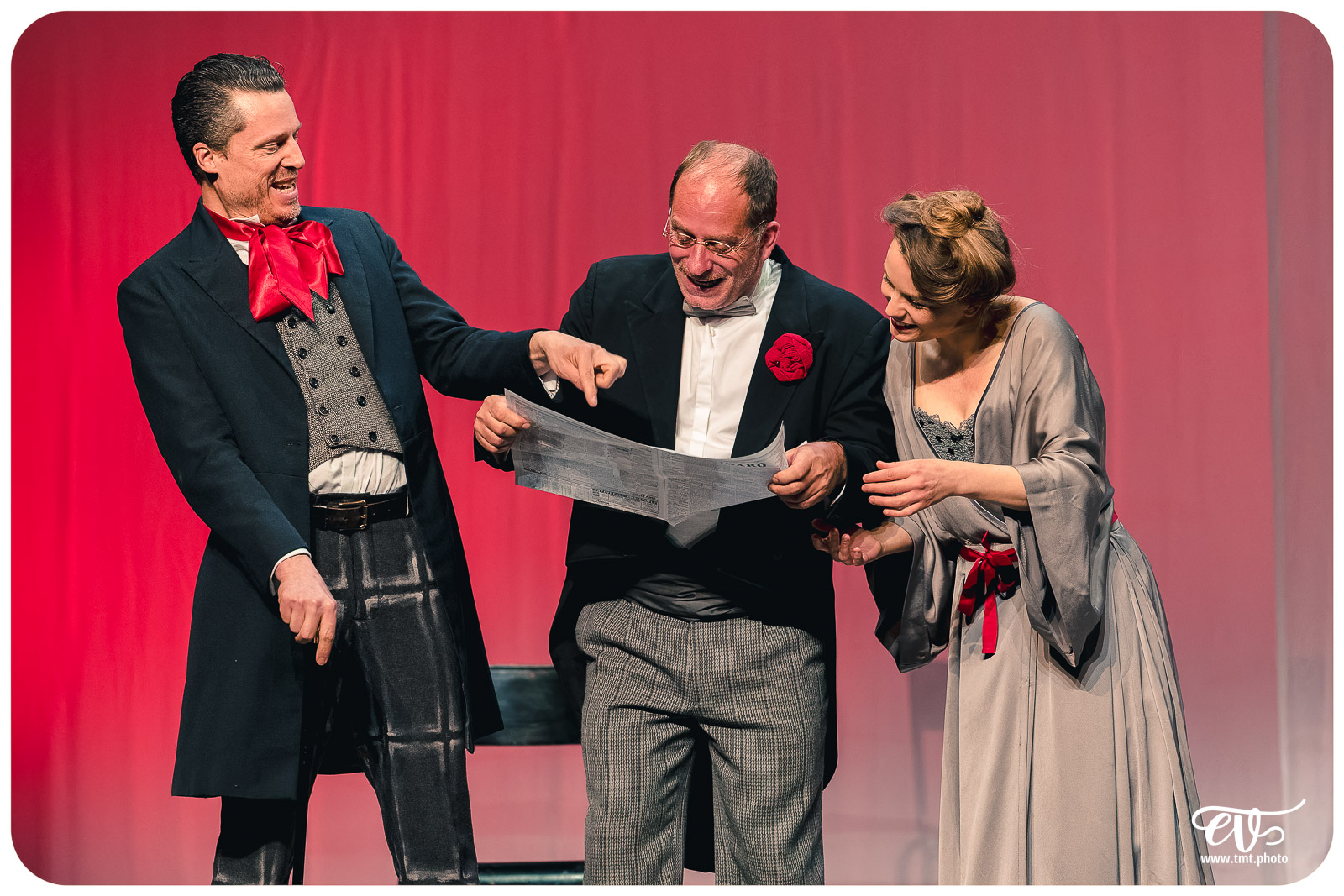 UN FIL A LA PATTE (CIE VIVA)